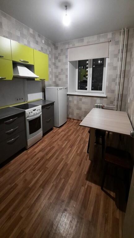 Сдам 1ком квартиру 38кв, 11этаж ул.Норильская 16ж. В квартире сделан ремонт,чистая,светлая, и очень уютная.Сдается на длительный срок платежеспособным, порядочным,чистоплотным.Без животных.Фотографии соответствуют действительности.Аренда: 22.000+ свет+вода. Залог 5.000руб.

