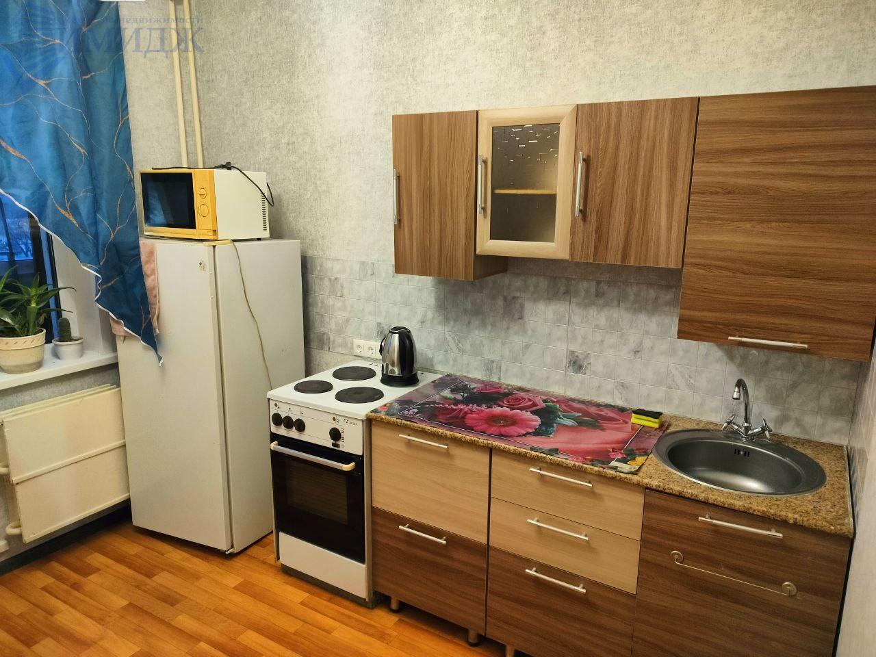 Фото реальные.
Сдам в аренду 1-комн. квартиру.
Есть необходимая мебель и бытовая техника.
Собственник сдает  на длительный срок.
Свет, вода по счётчикам.
Вариант в наличии.
Звоните. Ответим на все вопросы.
Выездной риелтор!
Предоплату не берём. Оплата услуг после показа и подписания договора-найма
У