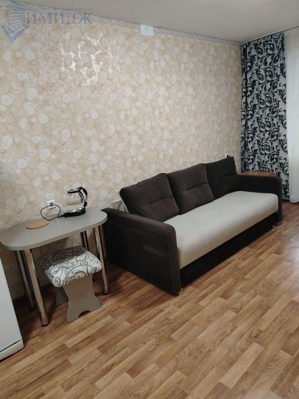 Фото реальные.
Сдам в аренду студию.
Есть вся необходимая мебель и бытовая техника.
Собственник сдает на длительный  срок.
Свет, вода по счётчикам.
Страховой депозит (залог) 12000 рублей
Вариант в наличии.
Звоните. Ответим на все вопросы.
Выездной риелтор!
Предоплату не берём. 
Оплата услуг после по