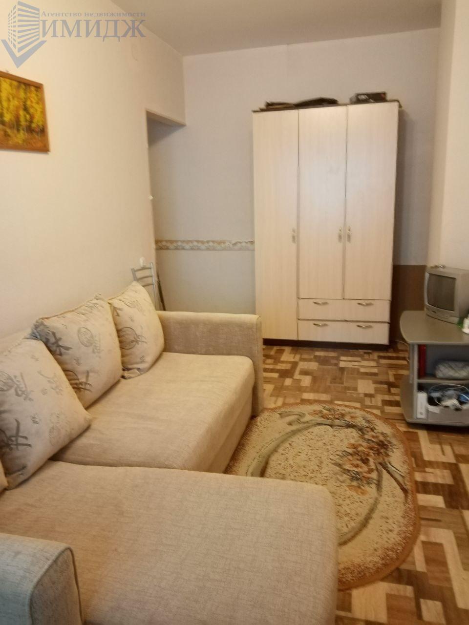 Фото реальные.
Сдам в аренду 1-комн. квартиру.
Есть необходимая мебель и бытовая техника.
Собственник сдает  на длительный срок.
Свет, вода по счётчикам. Мусор.
Вариант в наличии.
Звоните. Ответим на все вопросы.
Выездной риелтор!
Предоплату не берём. Оплата услуг после показа и подписания договора-