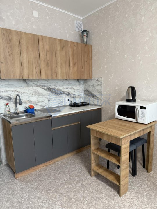 Сдам студию площадью 27 кв. м на 5 этаже 9 этажного дома. Квартира со свежим ремонтом. В квартире есть все для комфортного проживания, кроме холодильника.
Оплата в месяц + оплата по платежным документам (100%), либо 23.000 + только счетчики. Для арендаторов без животных. Можно с детьми. Залог 10 тыс