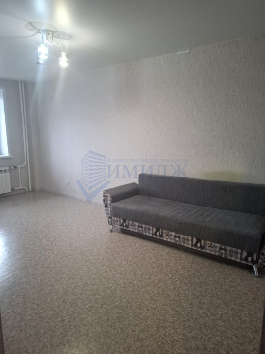 Сдам 1 комнатную квартиру, 22 плюс счётчики, могу по договоренности привести машинку, просмотр по договорённости, в доме пятёрочка озон, в шаговой доступности остановка
Звоните. Ответим на все вопросы.
Выездной риелтор!
Предоплату не берём. 
Оплата услуг после показа объекта и подписания договора-на