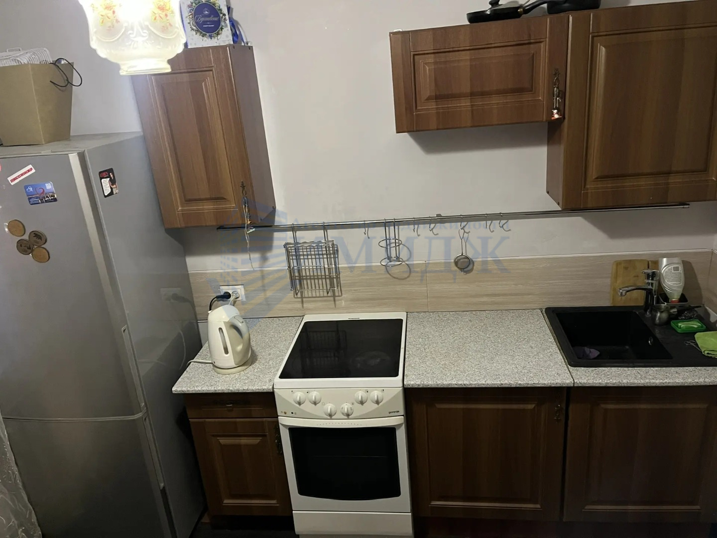 Фото реальные.
Сдам в аренду 1-комн. квартиру.
Есть необходимая мебель и бытовая техника.
Собственник сдает  на длительный срок.
Свет, вода по счётчикам.
Вариант в наличии.
Звоните. Ответим на все вопросы.
Выездной риелтор!
Предоплату не берём. Оплата услуг после показа и подписания договора-найма
У