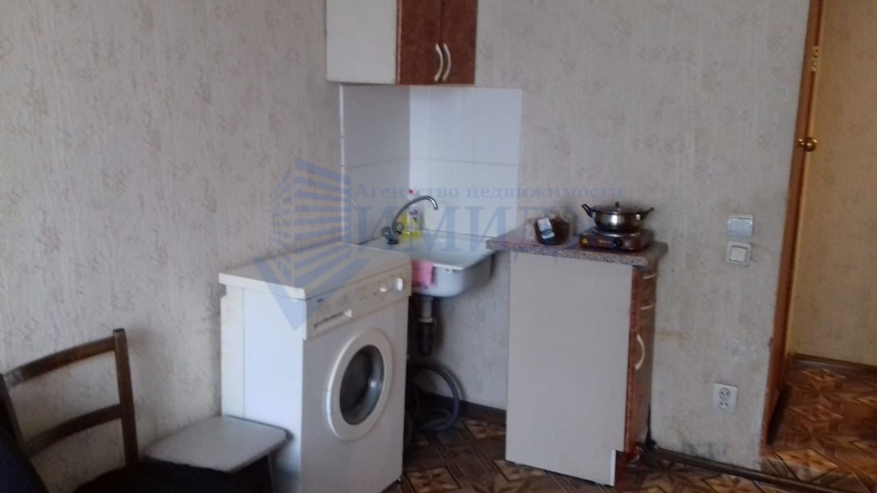 Всё включено.
Сдам в аренду гостинку.
Есть вся необходимая мебель и бытовая техника.
Собственник сдает на длительный  срок.
Вариант в наличии.
Звоните. Ответим на все вопросы.
Выездной риелтор!
Предоплату не берём. 
Оплата услуг после показа объекта и подписания договора-найма!
Услуги агентства недв