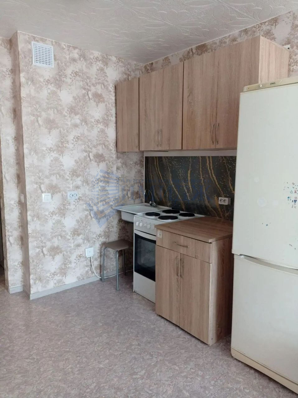 Фото реальные.
Сдам в аренду студию.
Есть вся необходимая мебель и бытовая техника.
Собственник сдает на длительный  срок.
Свет, вода по счётчикам.
Вариант в наличии.
Звоните. Ответим на все вопросы.
Выездной риелтор!
Предоплату за услуги не берём. В офис не вызываем.	
Оплата услуг после показа объе